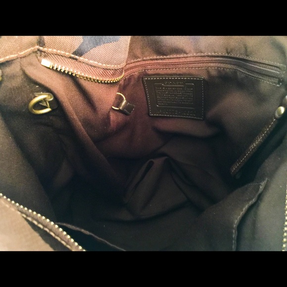 Dark Chocolate Coach Carly - Picture 7 of 8