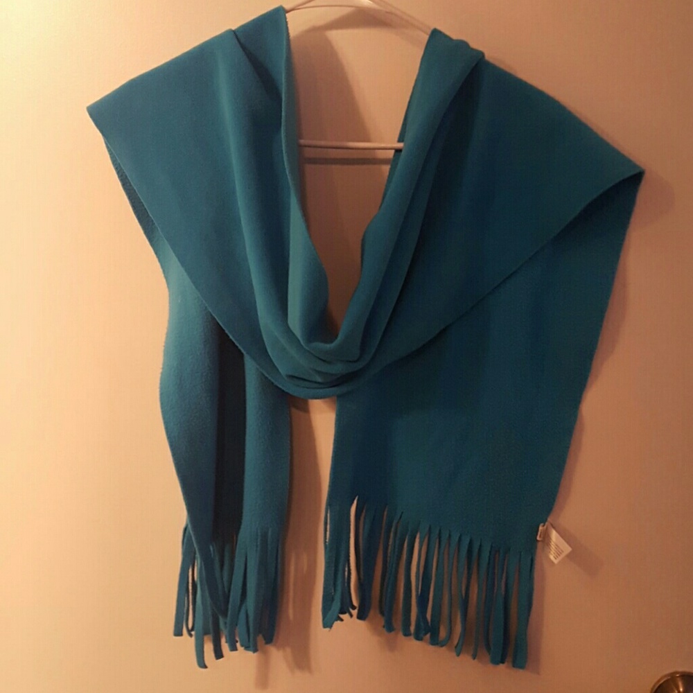 Old navy turquoise fleece scarf