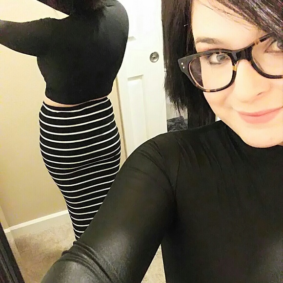 Crop top and skirt set - Picture 6 of 6