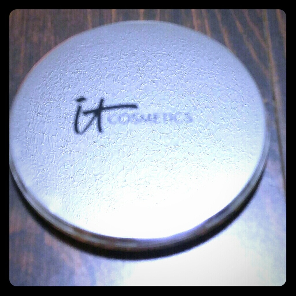 💟It Cosmetics Illuminating Disc💟