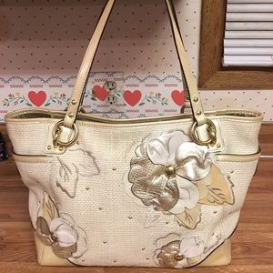 COACH SPRING/SUMMER FLORAL APPLIQUÉ TOTE.