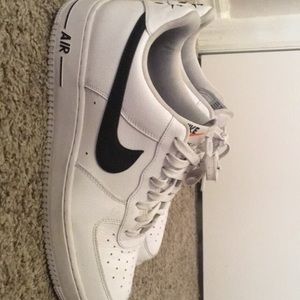 Like new White black air forces perfect condition
