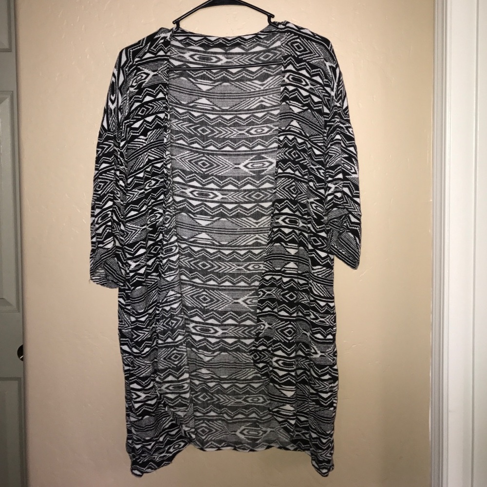 H&M. Flowy Open Cardigan
