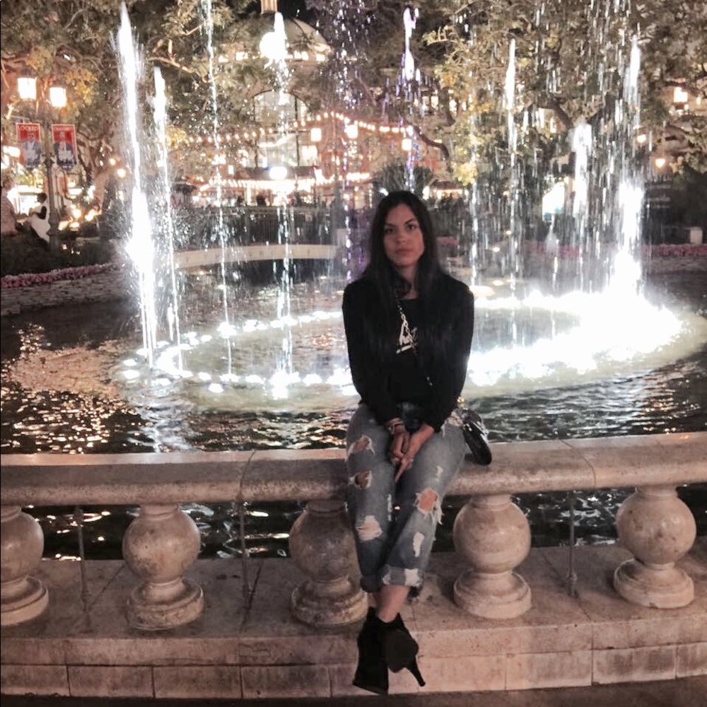 Meet your Posher, Lau