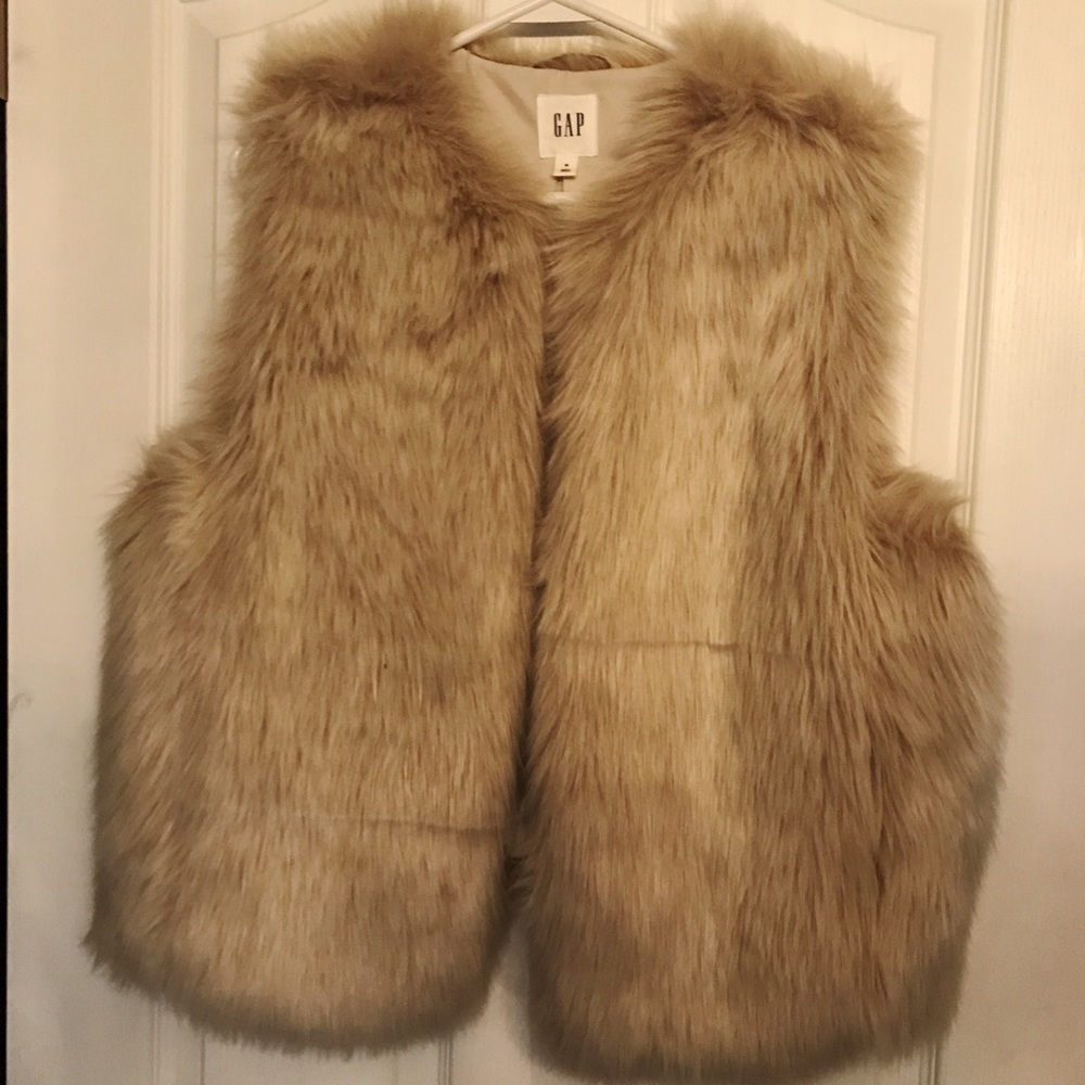 GAP Faux Fur Vest Cream