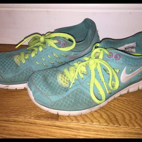 Nike used sneakers - Picture 2 of 3