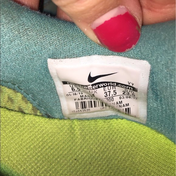 Nike used sneakers - Picture 3 of 3