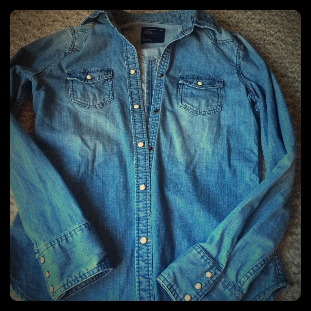 American Eagle button up shirt
