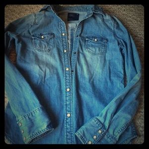 American Eagle button up shirt