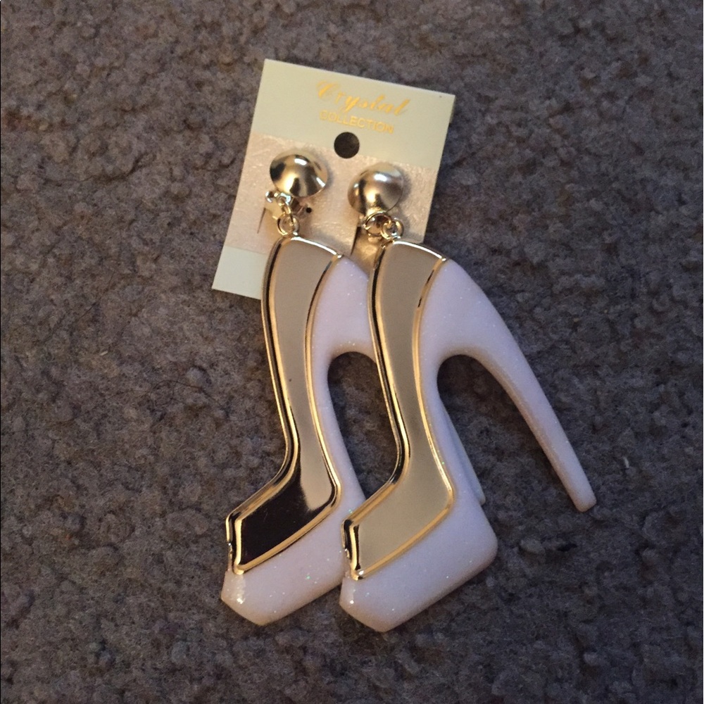 White & gold pump earrings