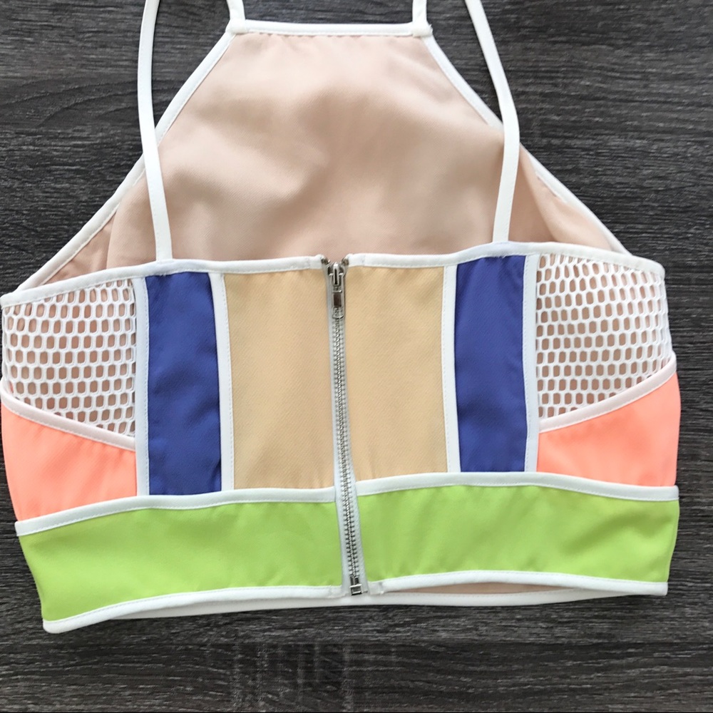 ⚡️Sale⚡️Color Block Halter Crop Top - Picture 2 of 5