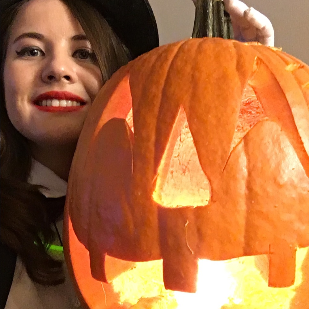 Meet your Posher, Ashlind