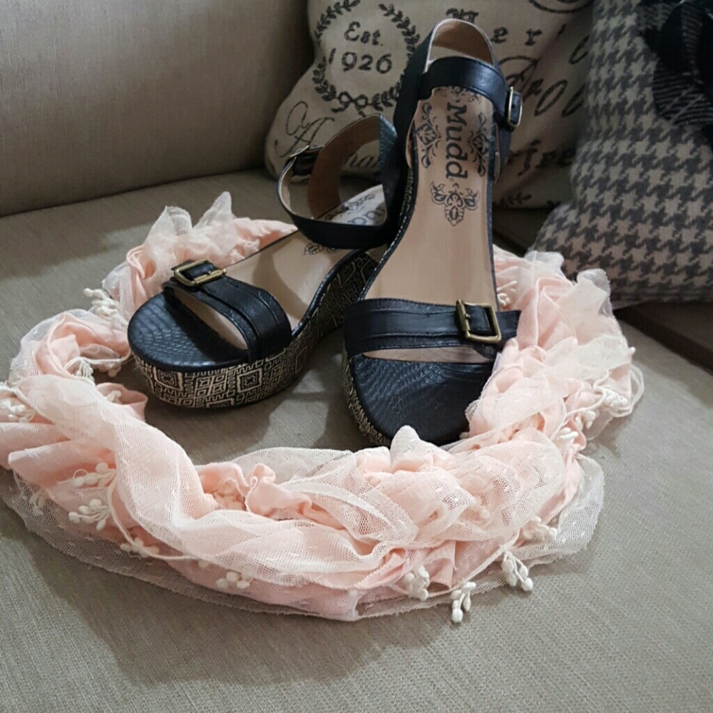 Size 9 Mudd wedge heels