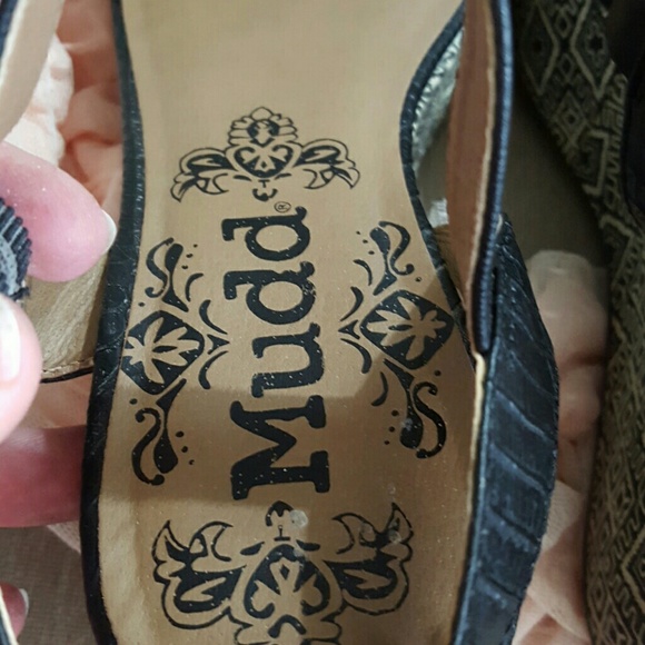 Size 9 Mudd wedge heels - Picture 5 of 6