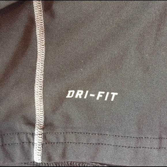 Boys Nike Pro Combat shirt - Picture 3 of 5