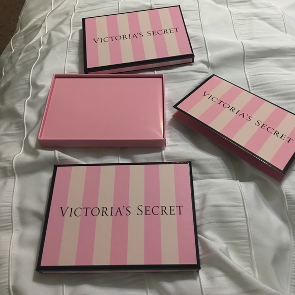 2 Victoria's Secret gift card boxes - Picture 2 of 2