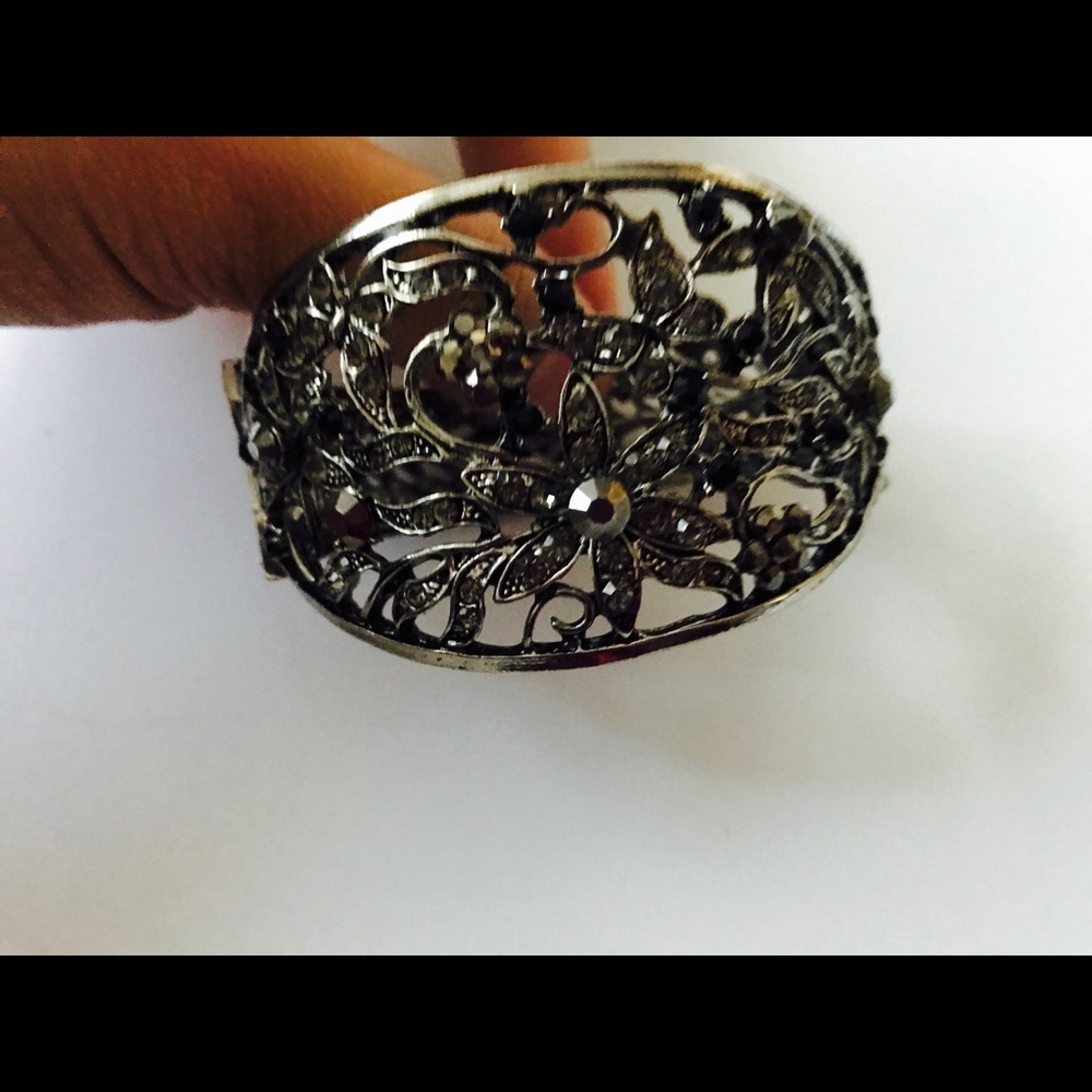 Fashion stones bangle