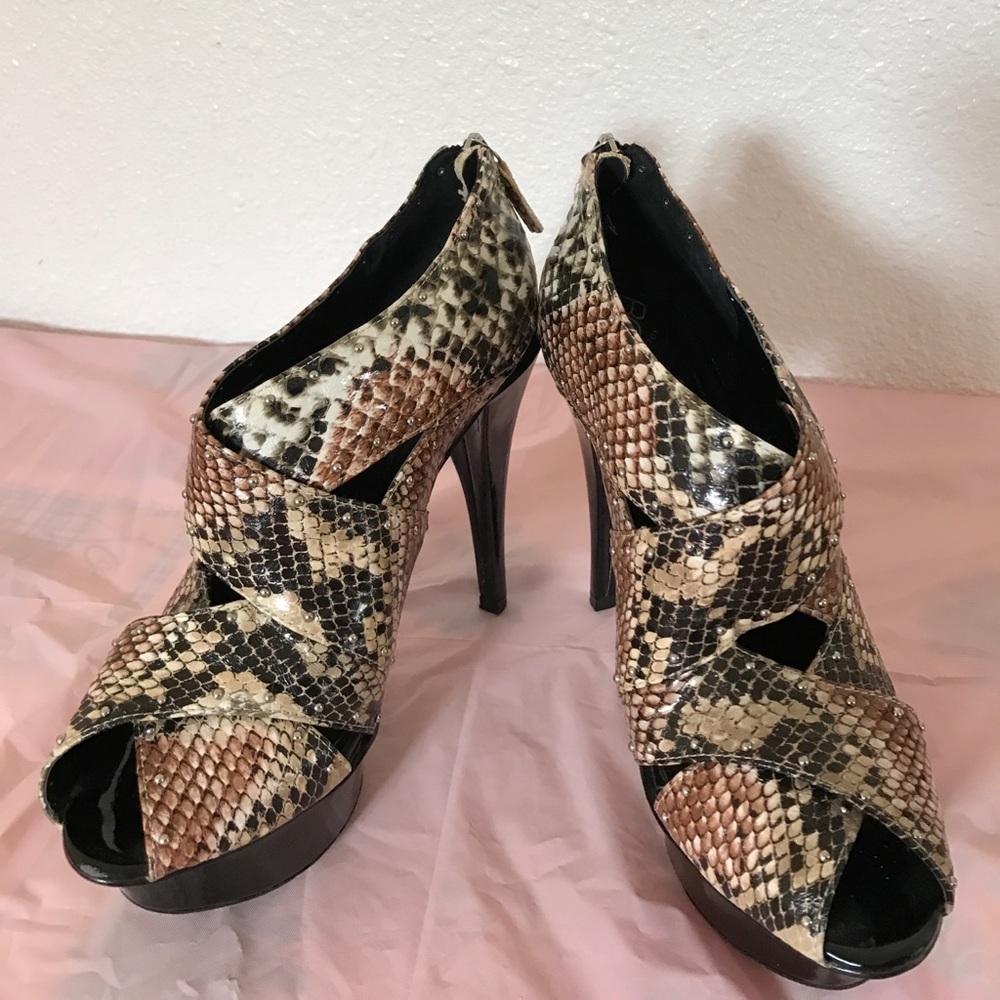 BCBG Generation Women's Sexy SnakeSkin Pump Heels