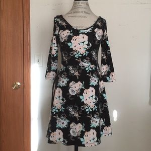 Floral 3/4 sleeve, scoop neck dress