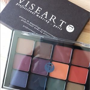 *SOLD* New Viseart Palette 04 Dark Matte