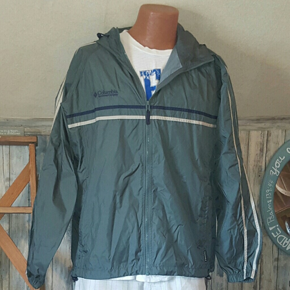 Men's Columbia packable hooded windbreaker