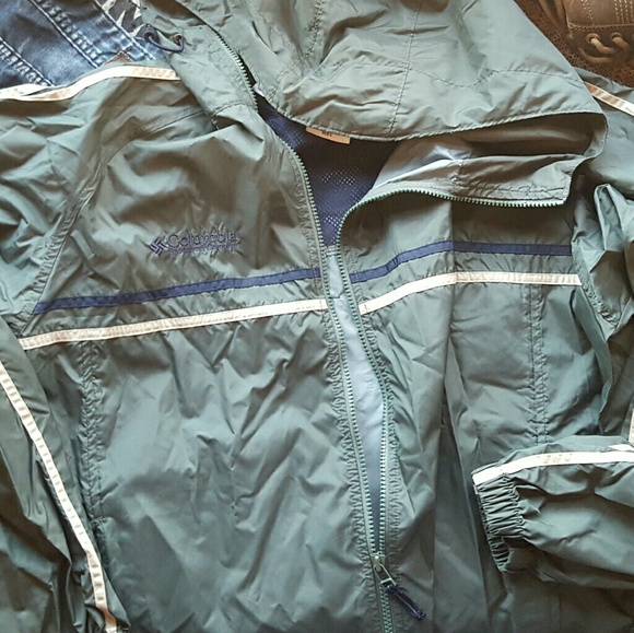 Men's Columbia packable hooded windbreaker - Picture 5 of 7