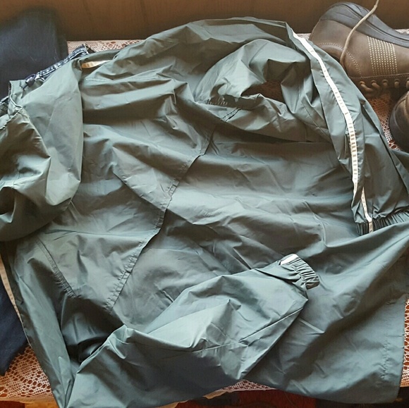 Men's Columbia packable hooded windbreaker - Picture 6 of 7