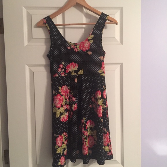 Black and white polka dot and rose patterned dress - Picture 2 of 4