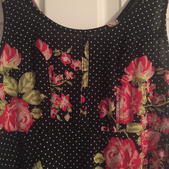 Black and white polka dot and rose patterned dress - Picture 3 of 4