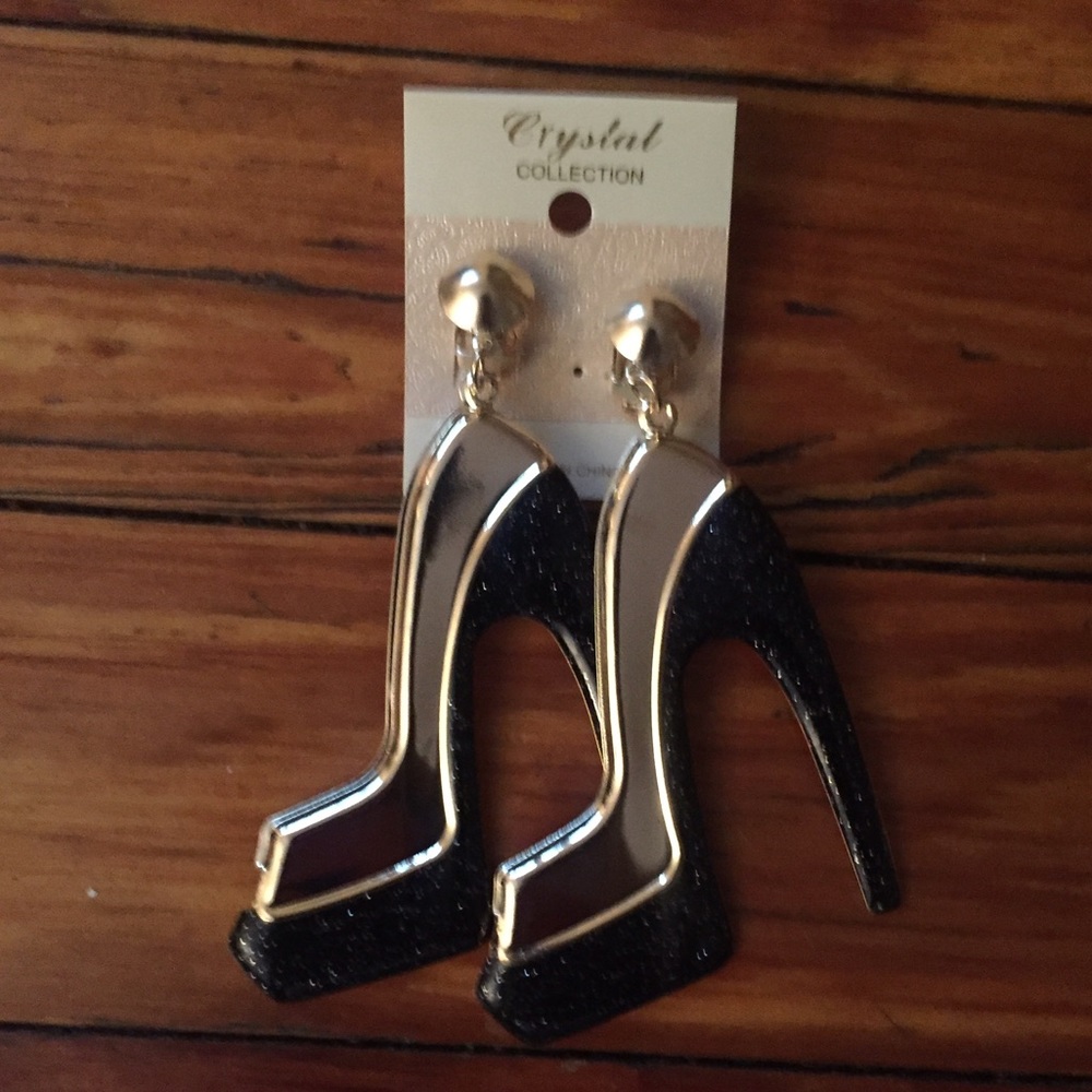 Black & gold pump earrings