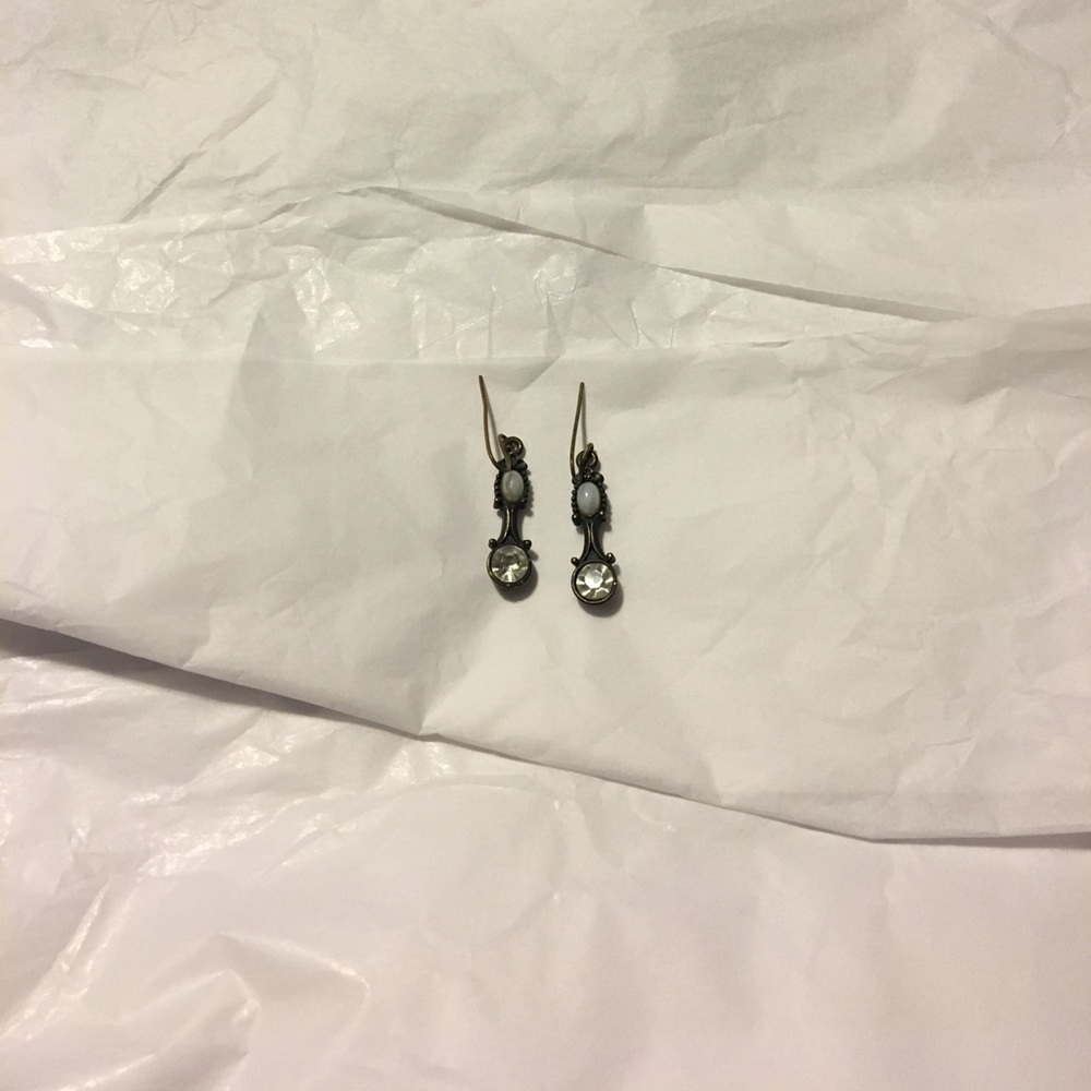 FREE W/ PURCHASE ✨ Vintage Drop Earrings