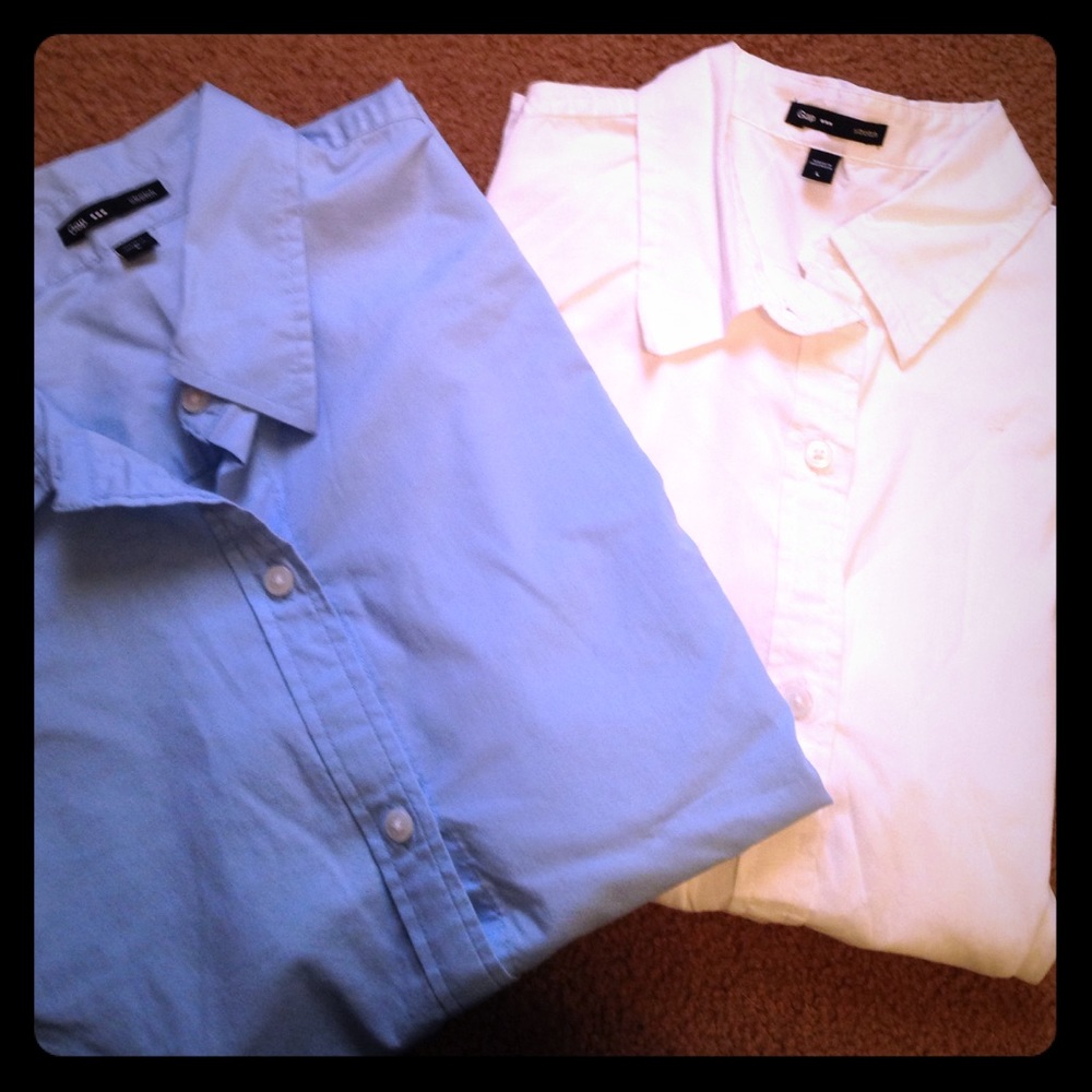 2 for 1 Gap button up shirts with stretch.