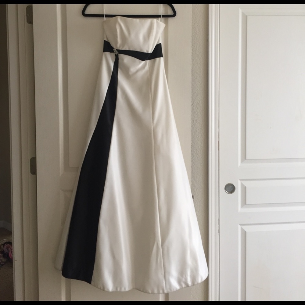 Beautiful prom dress, Jessica McClintock.