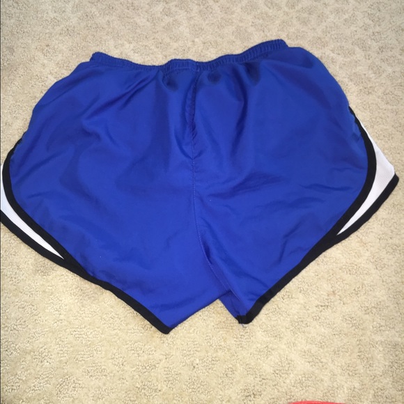Blue nike shorts - Picture 2 of 2