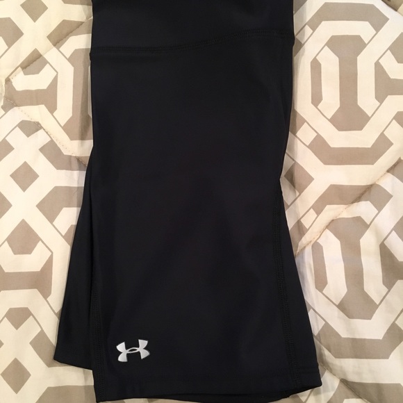 Like new condition under armour riding shorts - Picture 2 of 6
