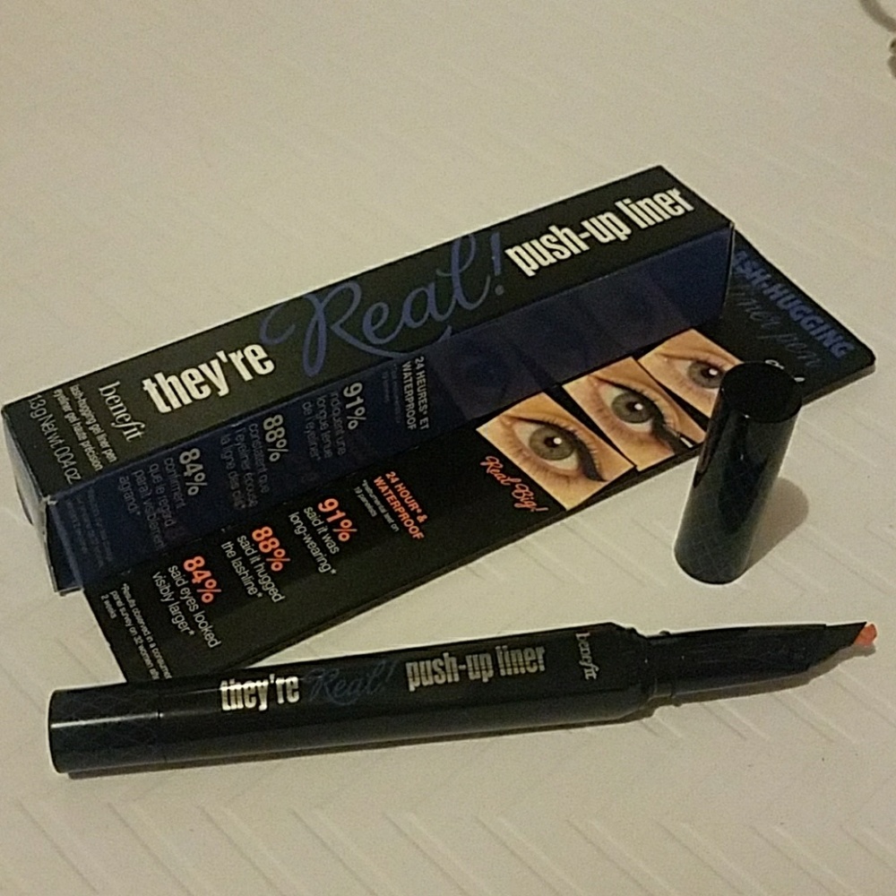 Benefit Push up liner in Beyond Blue