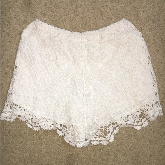 White lace soft shorts never worn with tags - Picture 2 of 3