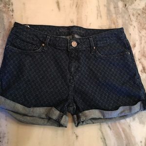 Patterned jean shorts