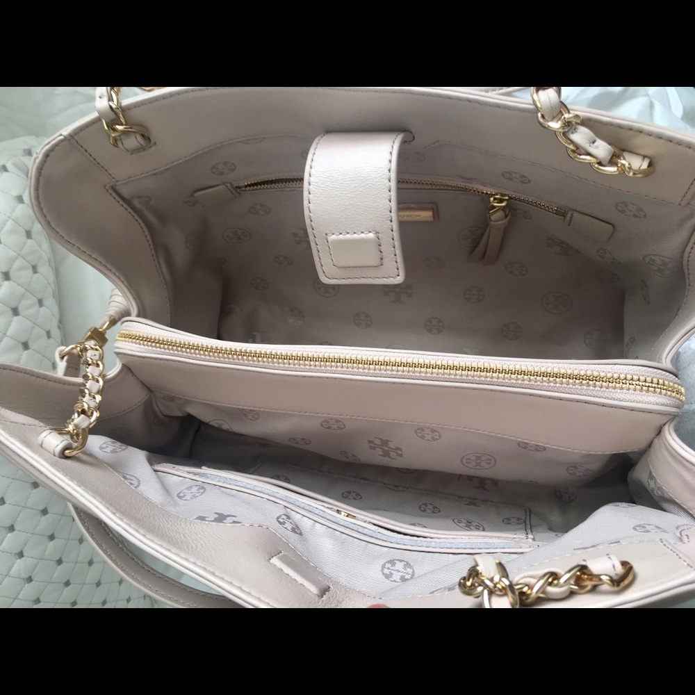 !!Sold!!!!Tory Burch Open Fleming Purse - Picture 3 of 8