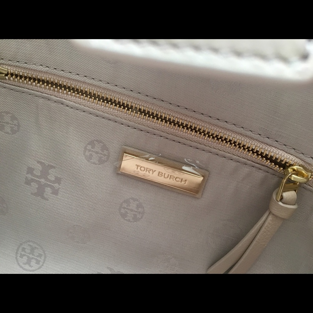 !!Sold!!!!Tory Burch Open Fleming Purse - Picture 4 of 8