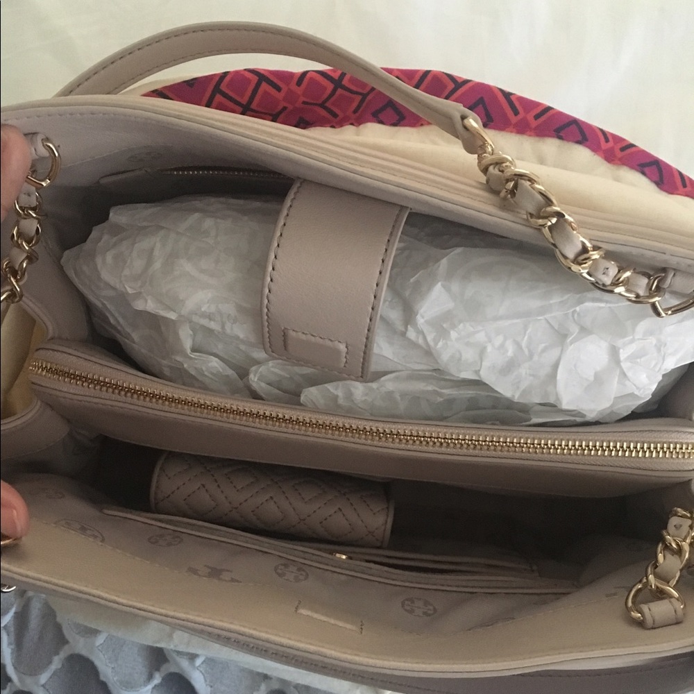 !!Sold!!!!Tory Burch Open Fleming Purse - Picture 7 of 8