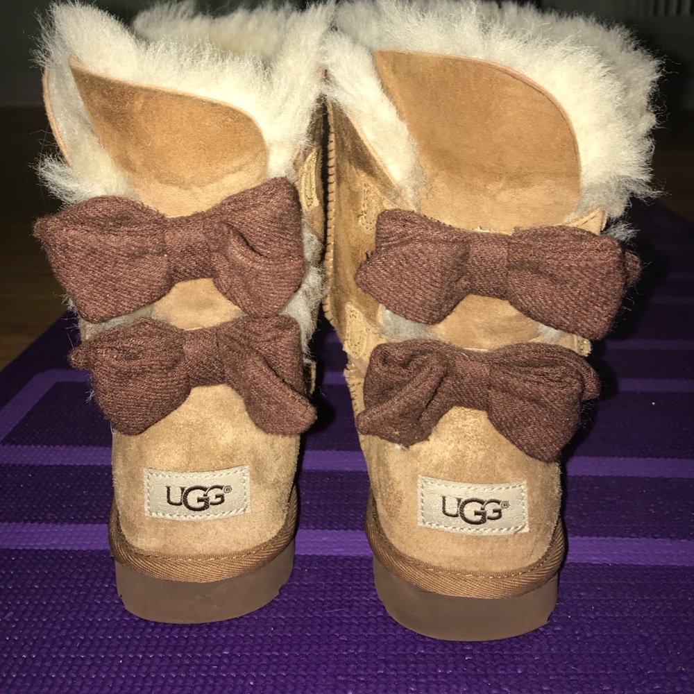 Chestnut bow Uggs