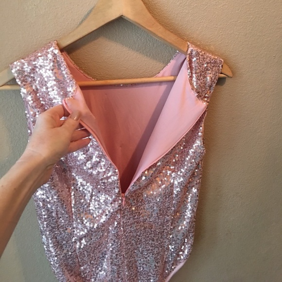 ⭐️HPx3!! Rose Gold Sequin Bodysuit⭐️ - Picture 4 of 6