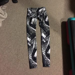 Lululemon size 4