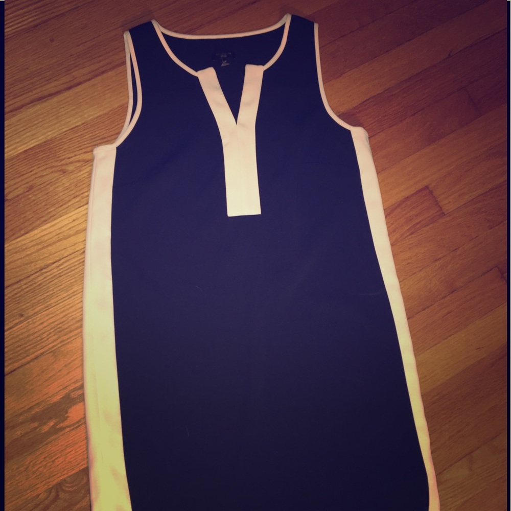 Ann Taylor bnwout tags.Office/cocktail dress. 4 p