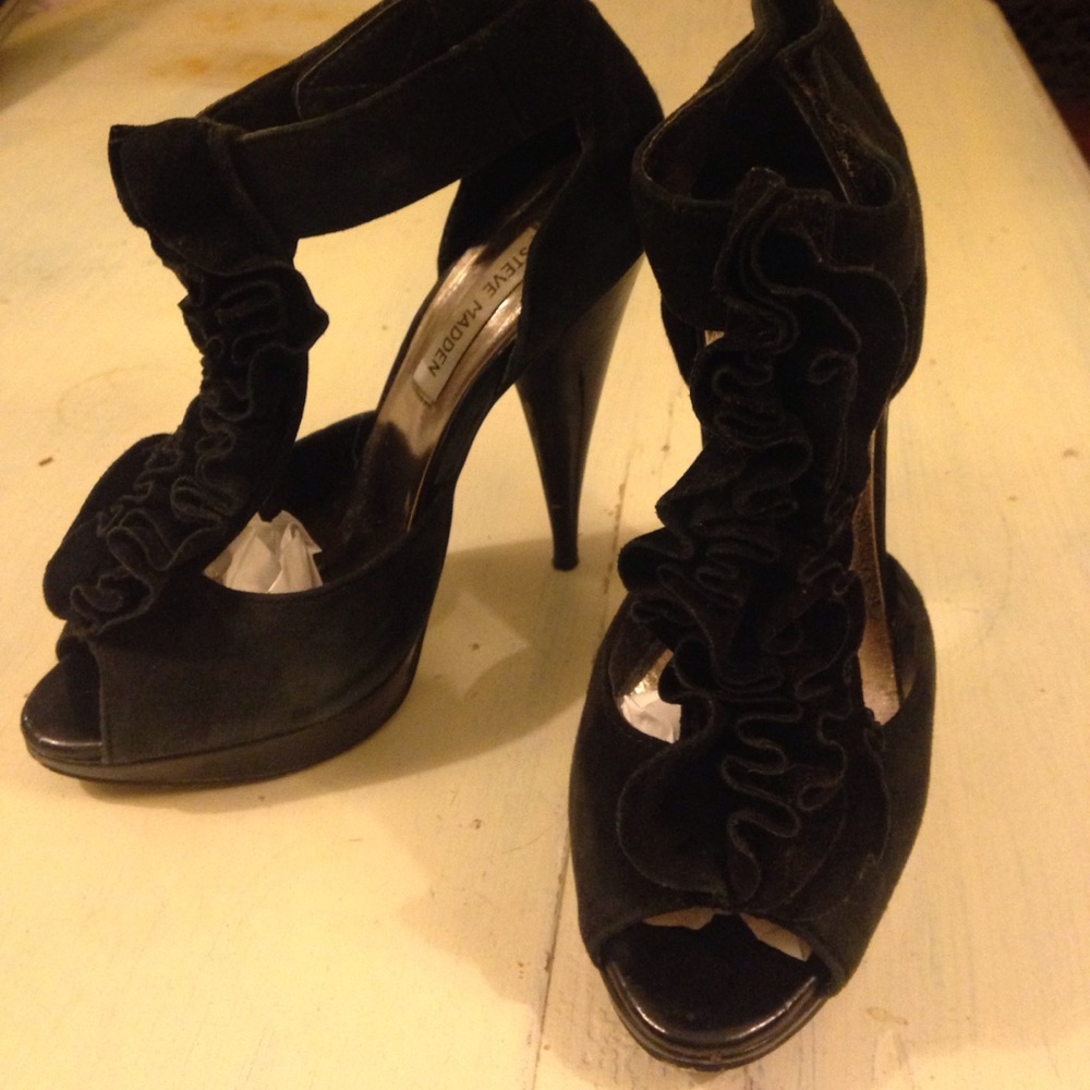 Steve Madden black suede heels