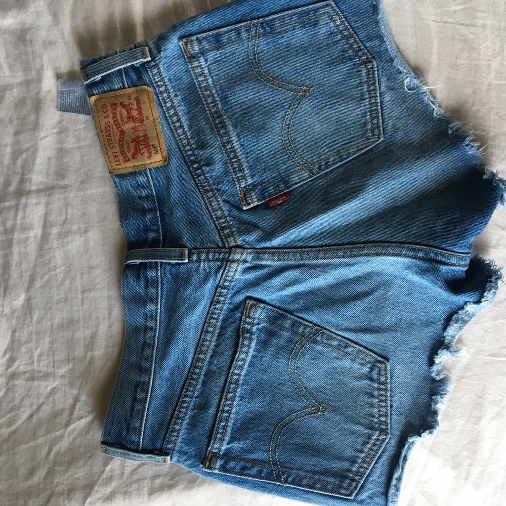 High waisted Levi shorts