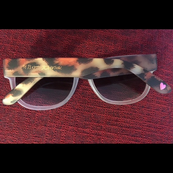 Betsey Johnson *2 for 1*! Sunglasses - Picture 6 of 8