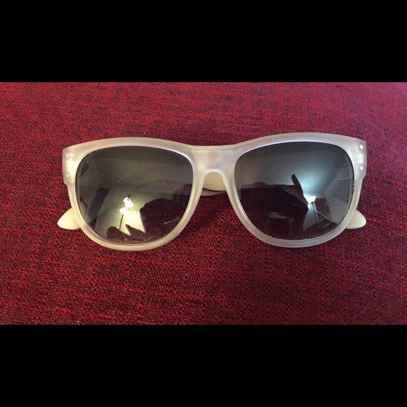 Betsey Johnson *2 for 1*! Sunglasses - Picture 7 of 8