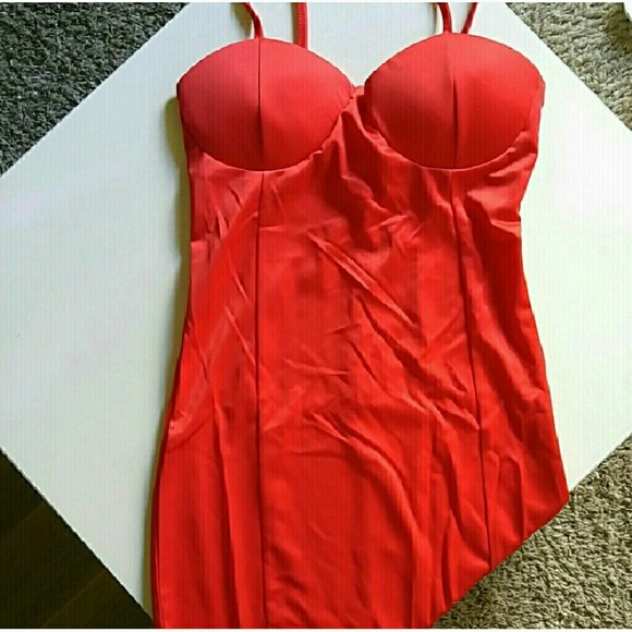 Red dress - Picture 3 of 4